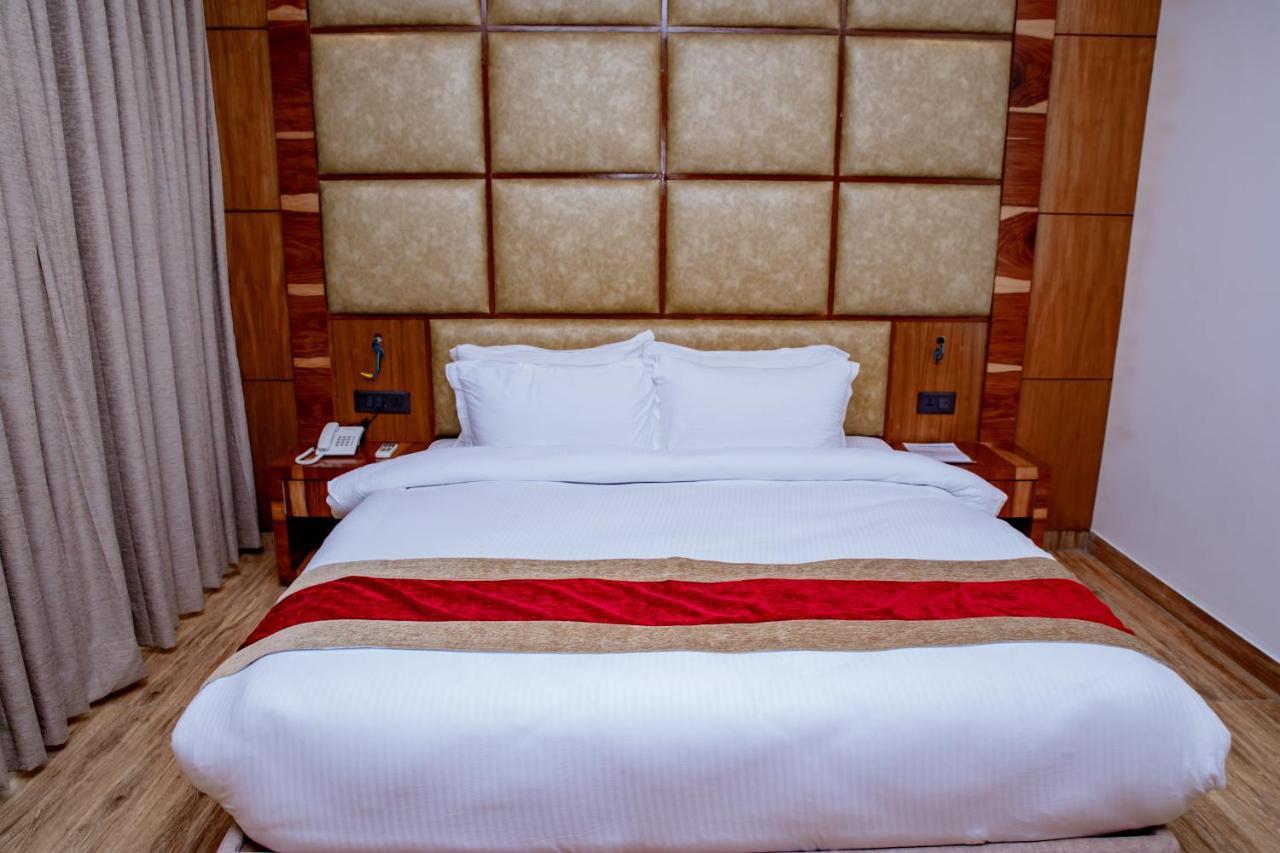 Asian Buddha Hotel Siddharthanagar ภายนอก รูปภาพ